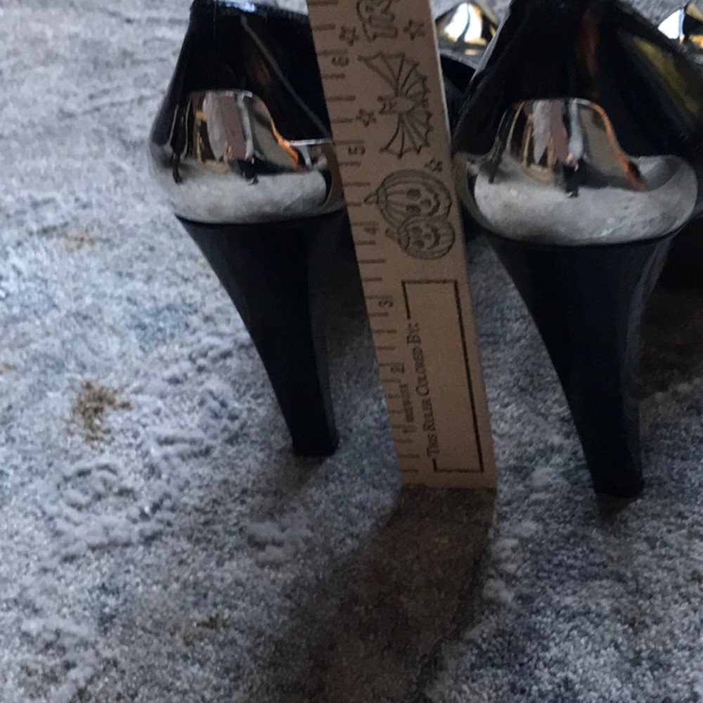 Stuart Weitzman patent pumps - Picture 5 of 10